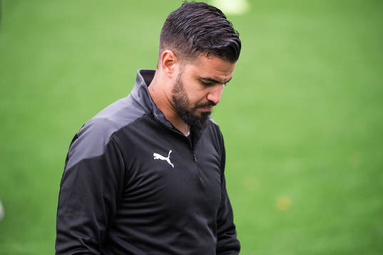 Assyriskas tränare Ghassan Heamed innan fotbollsmatchen i Ettan norra mellan Sandviken och Assyriska FF den 19 september 2021 i Sandviken. 