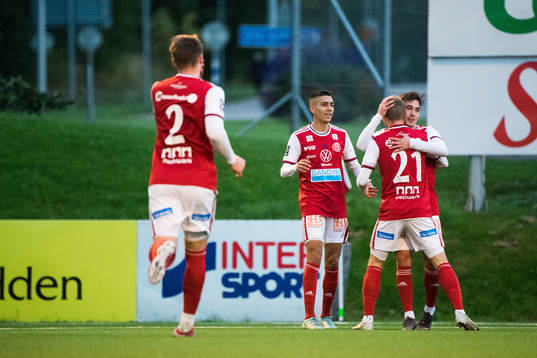 Sandvikens Christoffer Aspgren, Deniz Yaldir och Danilo Al-Saed jublar efter 5-2