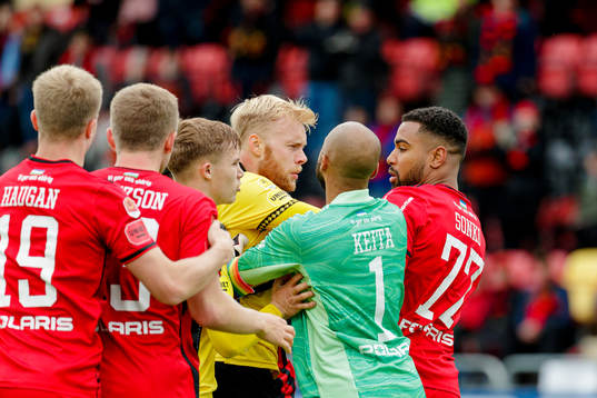 Elfsborgs Sveinn Aron Gudjohnsen i sispyt med Östersunds