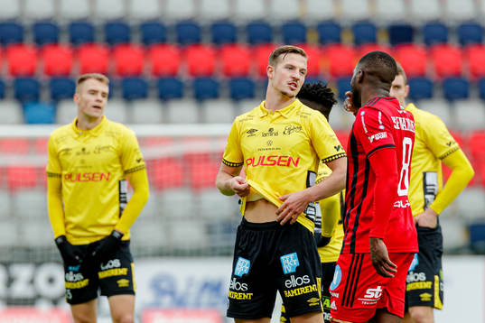 Elfsborgs Simon Olsson  i samtal med Östersunds Isak