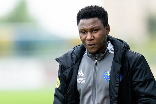 Falkenbergs assisterande tränare Dominic Chatto före