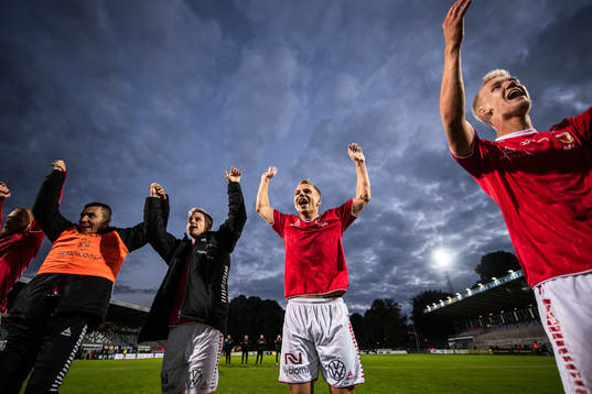 Kalmars Isak Jansson och Sebastian Ring jublar