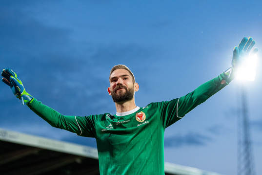 Kalmars målvakt Lucas Hägg Johansson jublar