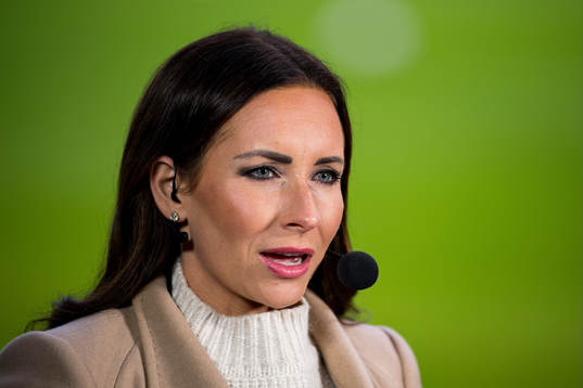 s programledare Camilla Enström inför fotbollsmatchen i Superettan mellan Helsingborg och Jönköpings Södra den 21 september 2021 i Helsingborg. 