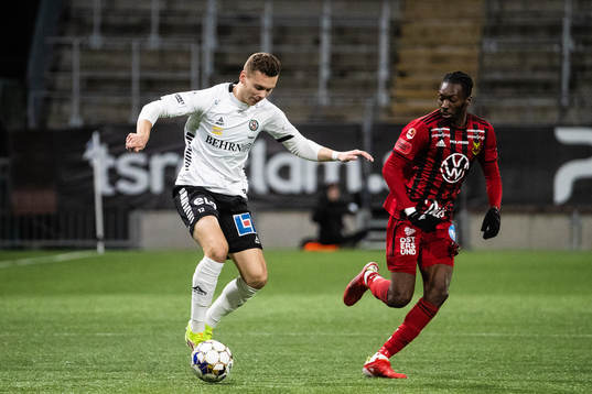 Örebros Jake Larsson och Östersunds Blair Turgott