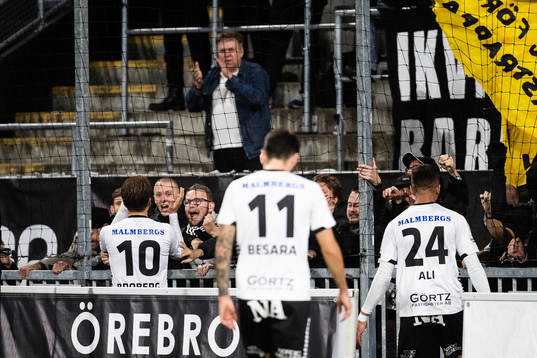 Örebros Martin Broberg jublar