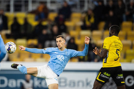 Malmö FFs Veljko Birmancevic och Elfsborgs Maudo Lamine