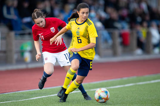 Sveriges Annika Svensson och Norges Kajsa Pettersen