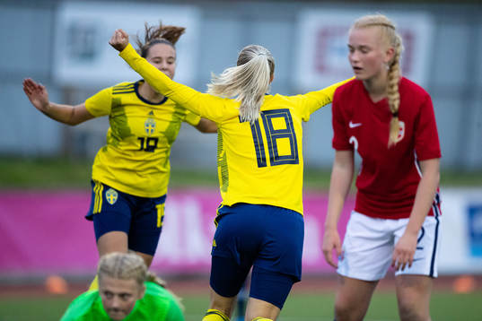 Sveriges Stina Dahl Forslund jublar efter 1-0