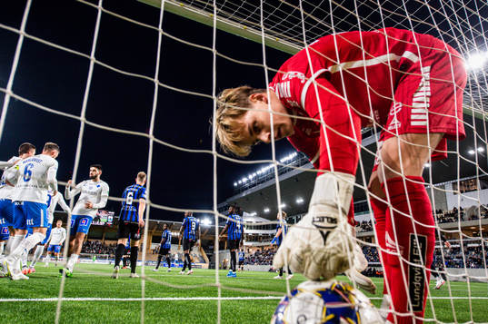 IFK Norrköpings Linus Wahlqvist jublar med lagkamrater