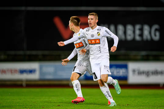 Häckens Patrik Wålemark jublar efter 1-1