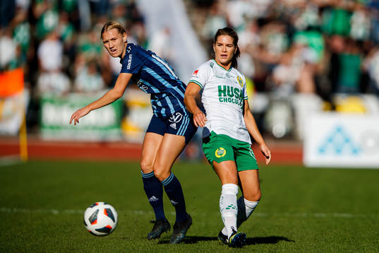 Djurgårdens Sara Olai och Hammarbys Hanna Folkesson 