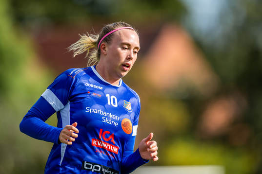 Södra Sandbys Isabella Nilsson jublar efter 3-0