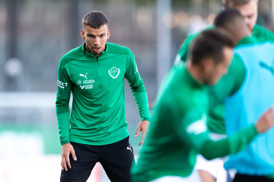 Jönköpings Kevin Rodeblad Lowe innan fotbollsmatchen i