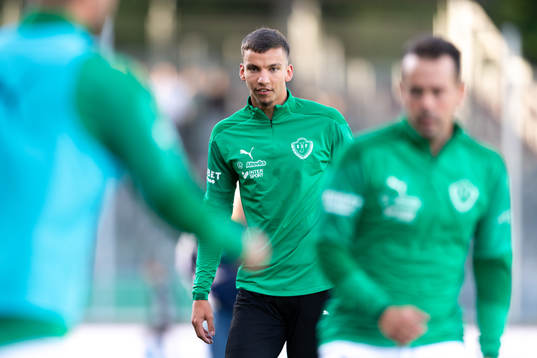 Jönköpings Kevin Rodeblad Lowe innan fotbollsmatchen i