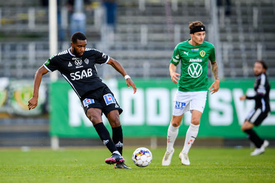 Brages Moses Makasi och Jönköpings Adrian Edqvist