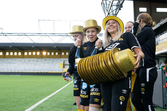 Elfsborgs Cornelia Andersson och Linda Westberg Carlsson är redo med guldhattar och bubbel