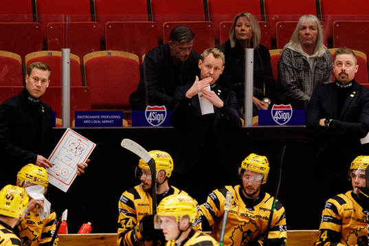Skellefteås tränare Robert Ohlsson tar timeout