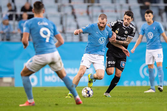 Malmö FFs Jo Inge Berget och Örebros Nahir Besara