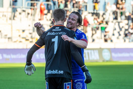 Sundsvalls målvakt Andreas Andersson och Linus Hallenius
