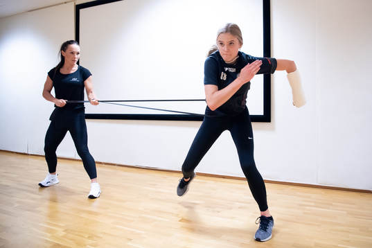 s Tilde Utbult tränar med sin personliga tränare och