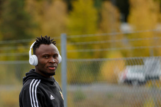 Östersunds Samuel Mensiro anländer