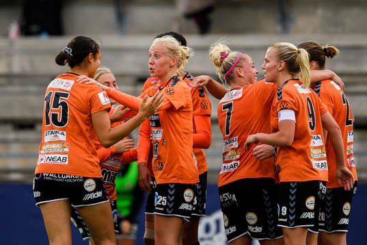Kristianstads Mia Carlsson jublar efter 1-1
