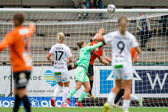 Rosengårds målvakt Teagan Micah och Kristianstads Delaney