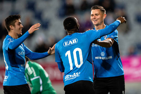 Halmstads Marcus Antonsson jublar efter 1-0 av Sadat Karim
