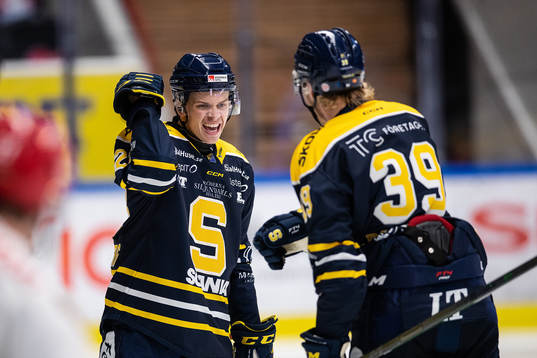 Södertäljes Albert Sjöberg jublar