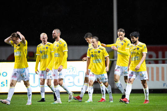 Falkenbergs Anton Wede jublar efter 1-0