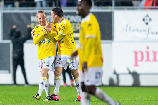 Falkenbergs Tobias Englund och <fa17jublar