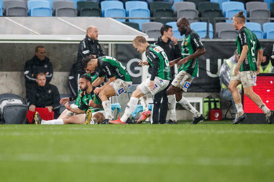 GAIS Richard Yarsuvat jublar med lagkamrater