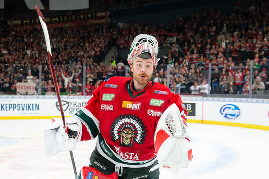 Frölundas målvakt Niklas Rubin jublar