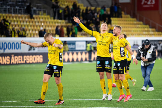 Elfsborgs Per Frick, Samuel Holmén och Simon Strand jublar