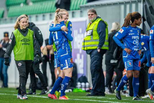 Örebros spelare jublar