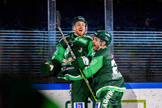 Färjestads Pontus Widerström och Martin Johansson jublar