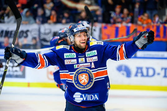 Växjös Robert Rosén jublar