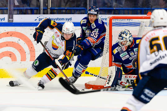 Djurgårdens Filip Cederqvist och Växjös Miika Koivisto