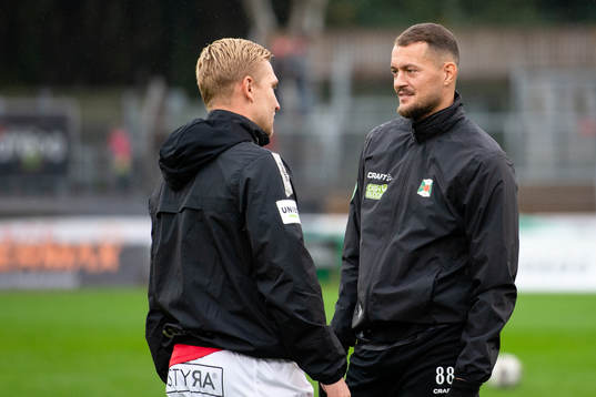 Degerfors Oliver Ekroth och Varbergs Albert Ejupi före