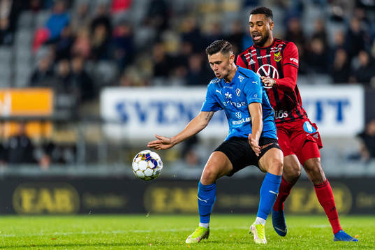 Halmstads Marcus Antonsson och Östersunds Noah Sonko
