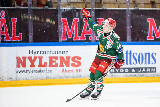 Moras Emil Oksanen jublar