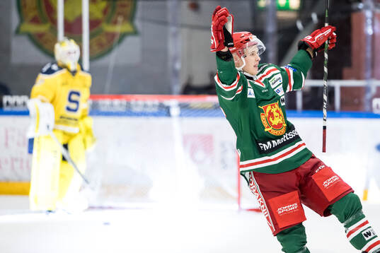 Moras Emil Oksanen jublar