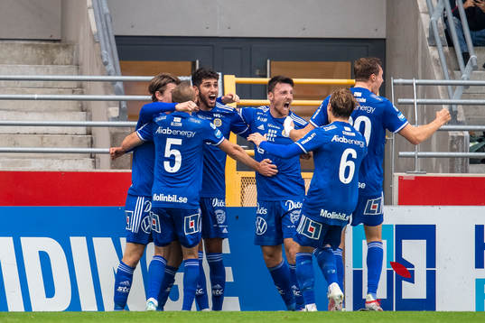 Sundsvalls Paya Pichkah jublar efter 1-2 målet