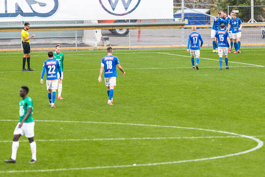 Norrbys Dijan Vukojevic jublar med lagkamrater