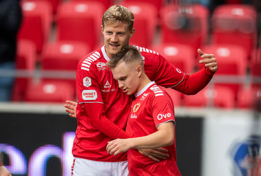 Kalmars Isak Jansson jublar med Lars Saetra