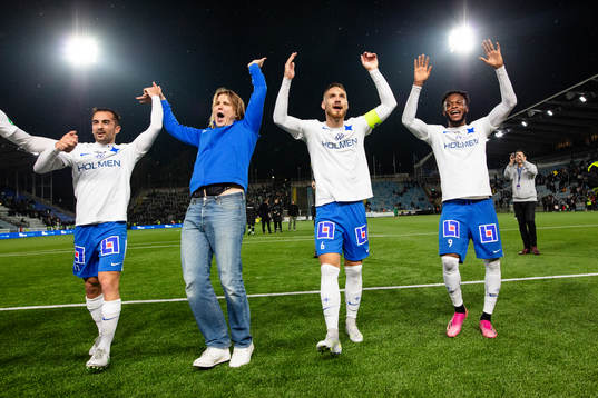 Marcus Krunegård firar segern mot Hammarby  med Christopher Telo, IFK Norrköpings Linus Wahlqvist  och IFK Norrköpings Samuel Adegbenro jublar