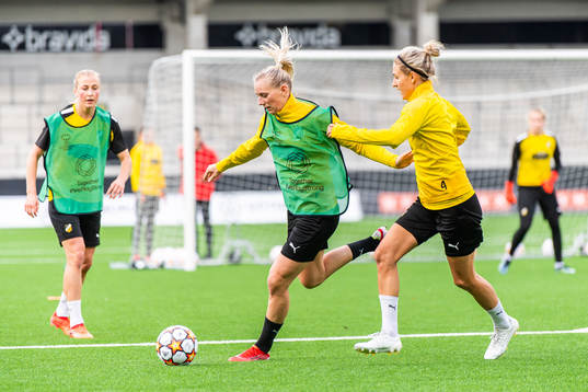 Stina Blackstenius and Emma Kullberg