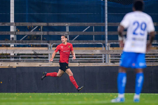Vasalunds Nikola Vasic jublar efter 1-0
