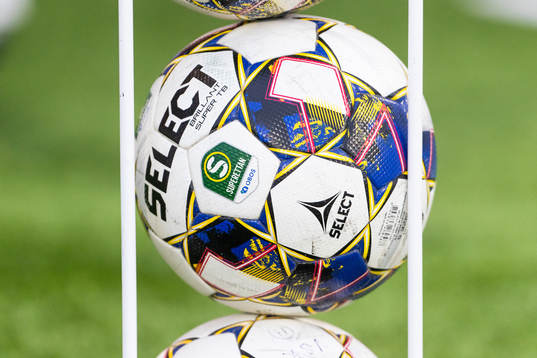 Fotbollar i ett ställ